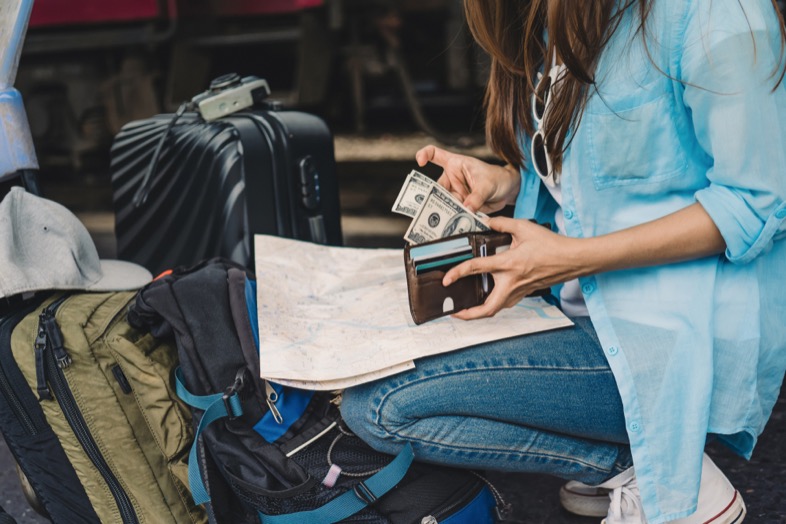 A Guide to Calculating the Ideal Amount of Cash for International Travel