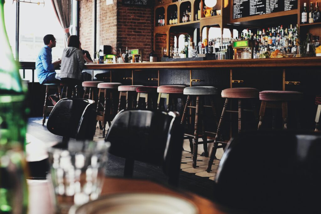 How Do I Properly Handle A Complaint Or Issue During My Dining Experience?